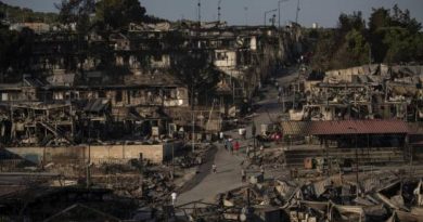Segundo fuego destruye lo que quedaba del campo de Moria en Grecia Segundo fuego destruye lo que quedaba del campo de Moria en Grecia