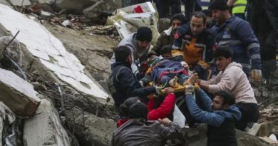 Se elevan a más de 2,300 los muertos por potente terremoto en Turquía y Siria